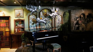 Банкси подкрепя множество благотворителни каузи вече повече от четвърт век