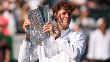 Синер показа нерви от стомана в голям финал, за да се нареди до Федерер и Джокович