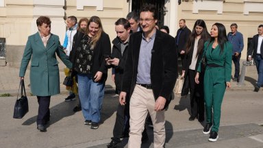 Крум Зарков регистрира листата на "БСП-Обединена левица" в 24 МИР-София (снимки)