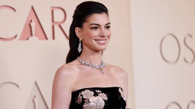 Феновете на Ан Хатауей останаха впечатлени от визията й на наградите "Оскар"