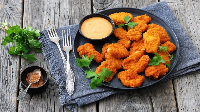 Пилешки хапки в еърфрайър със сос от мед и горчица