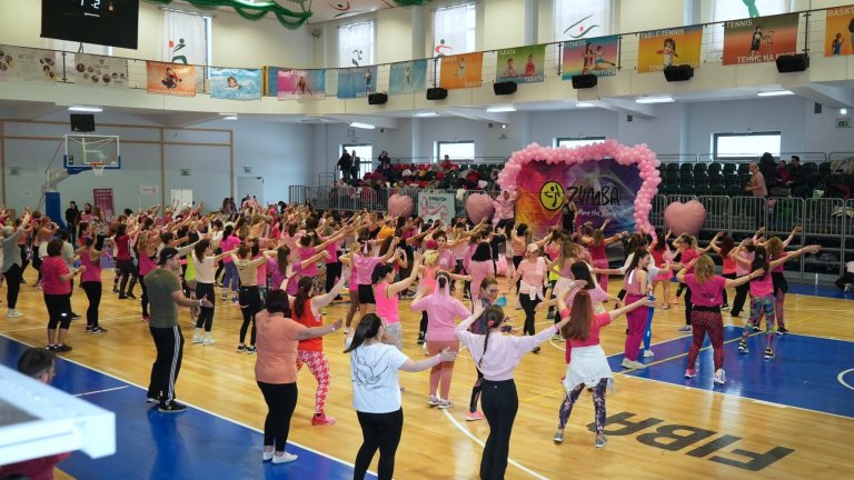 Над 1000 души от цяла България танцуваха с кауза на Party in Pink™ Zumbathon® 2026