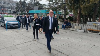 Илин Димитров регистрира листата на "Прогресивна България" във Варна