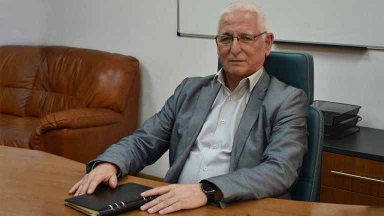 Трети шеф поема АПИ в разстояние на няколко седмици