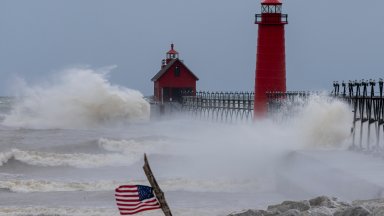 Eкстремно време обхванаха САЩ - снежни бури на изток и жеги на юг