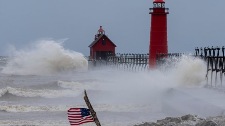 Eкстремно време обхванаха САЩ - снежни бури на изток и жеги на юг