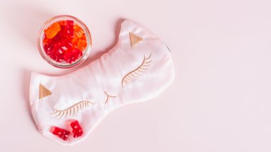 Желирани бонбони с мелатонин за сън: Опасност или решение?