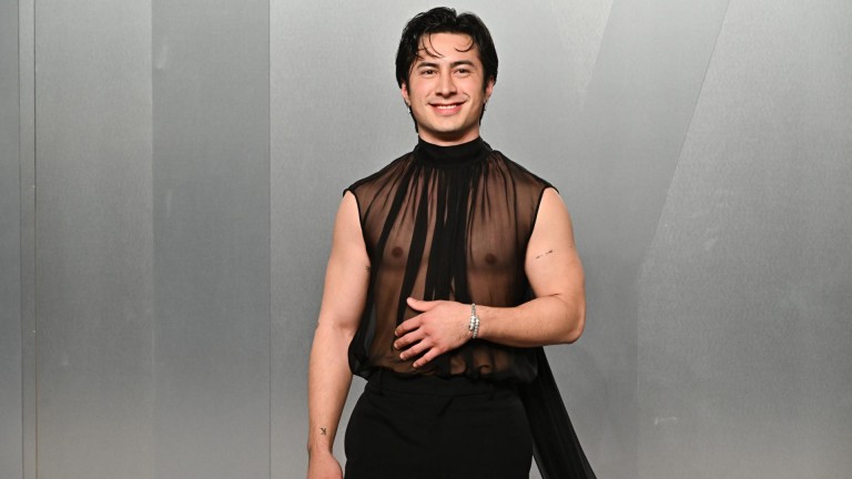 Звезда от хитов гей сериал се появи за първи път с гаджето си... жена е