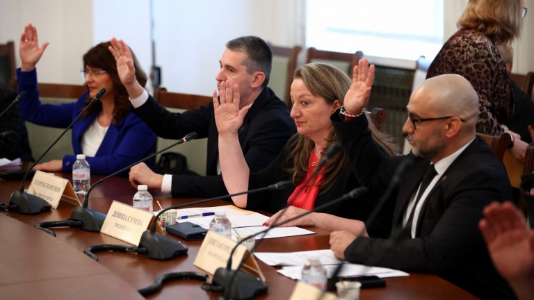 Социалната комисия подкрепи два пъти в годината да има надбавки