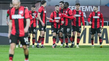 Локомотив (София) не се затрудни със Септември в мач с двама изгонени