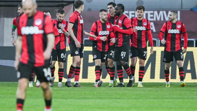 Локомотив (София) не се затрудни със Септември в мач с двама изгонени