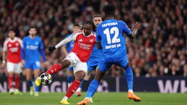 Изключителен гол на Езе вдъхнови Аренал срещу "аспирините"