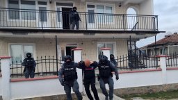 Акция срещу купения вот във Варненско: трима задържани, КПП-та в Горен чифлик (снимки)