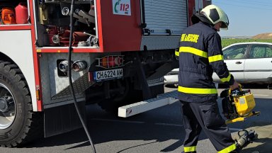  Автобус се запали по време на движение в Сливенско