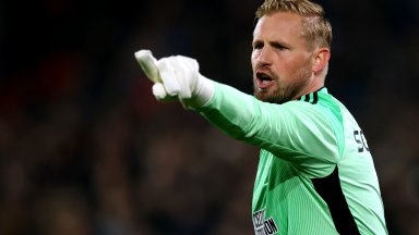 На 39 и с две предстоящи операции. Шмайхел вероятно приключва с футбола