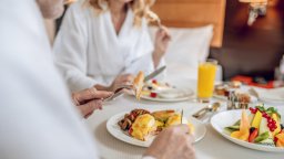 Работа мечта: Вече можете да кандидатствате за "критик на румсървис" и  "изследовател на халати"