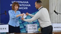 Вижте номерата на бюлетините, с които партиите ще участват в изборите на 19 април