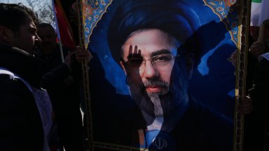 Иран оплака Лариджани, аятолах Хаменей се закани убийците да си платят