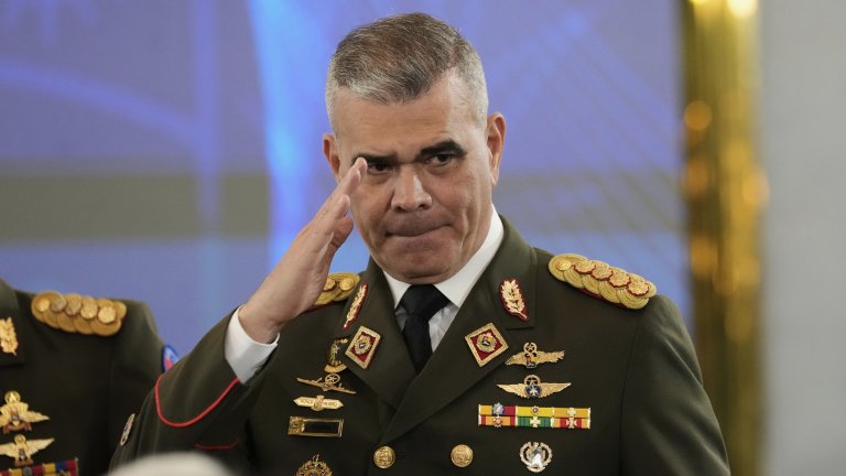 Делси Родригес смени дългогодишния министър на отбраната на Венецуела