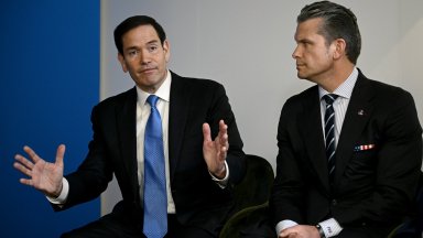 Дронове прелетяха над военната база  "Форт Макнеър", в която живеят Рубио и Хегсет