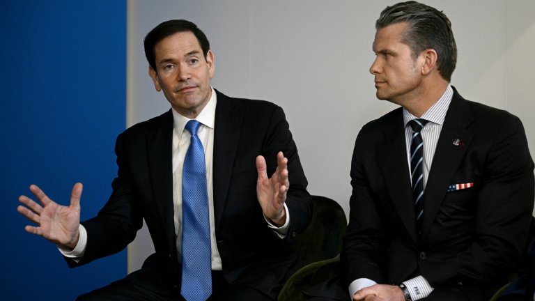 Дронове прелетяха над военната база  "Форт Макнеър", в която живеят Рубио и Хегсет