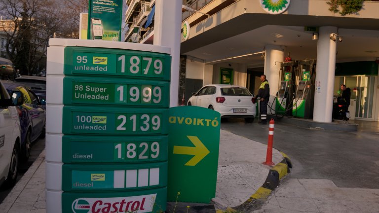 В Гърция започнаха да затварят бензиностанции