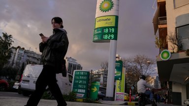 Гърция дава по 3000 евро субсидия на бензиностанциите