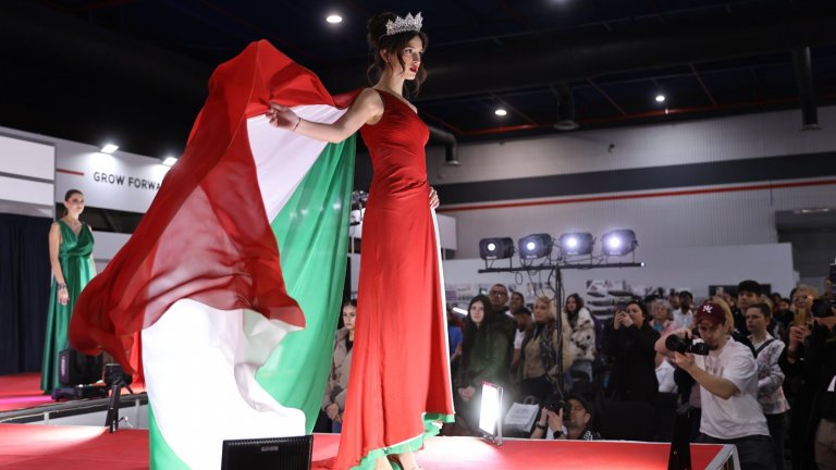 Мис България с рокля на Роко Бароко откри италианския фестивал в Пловдив (снимки)