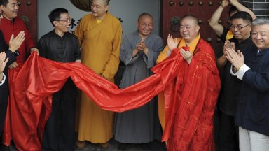 Бившият игумен на манастира Шаолин е обвинен в присвояване, злоупотреба и подкуп  