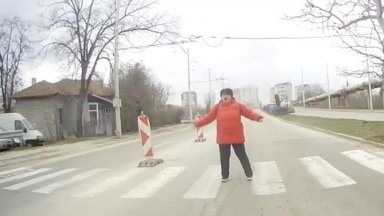 Жена блокира градски транспорт в Русе заради спорна спирка