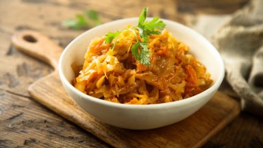 Печено зеле с масло и чесън