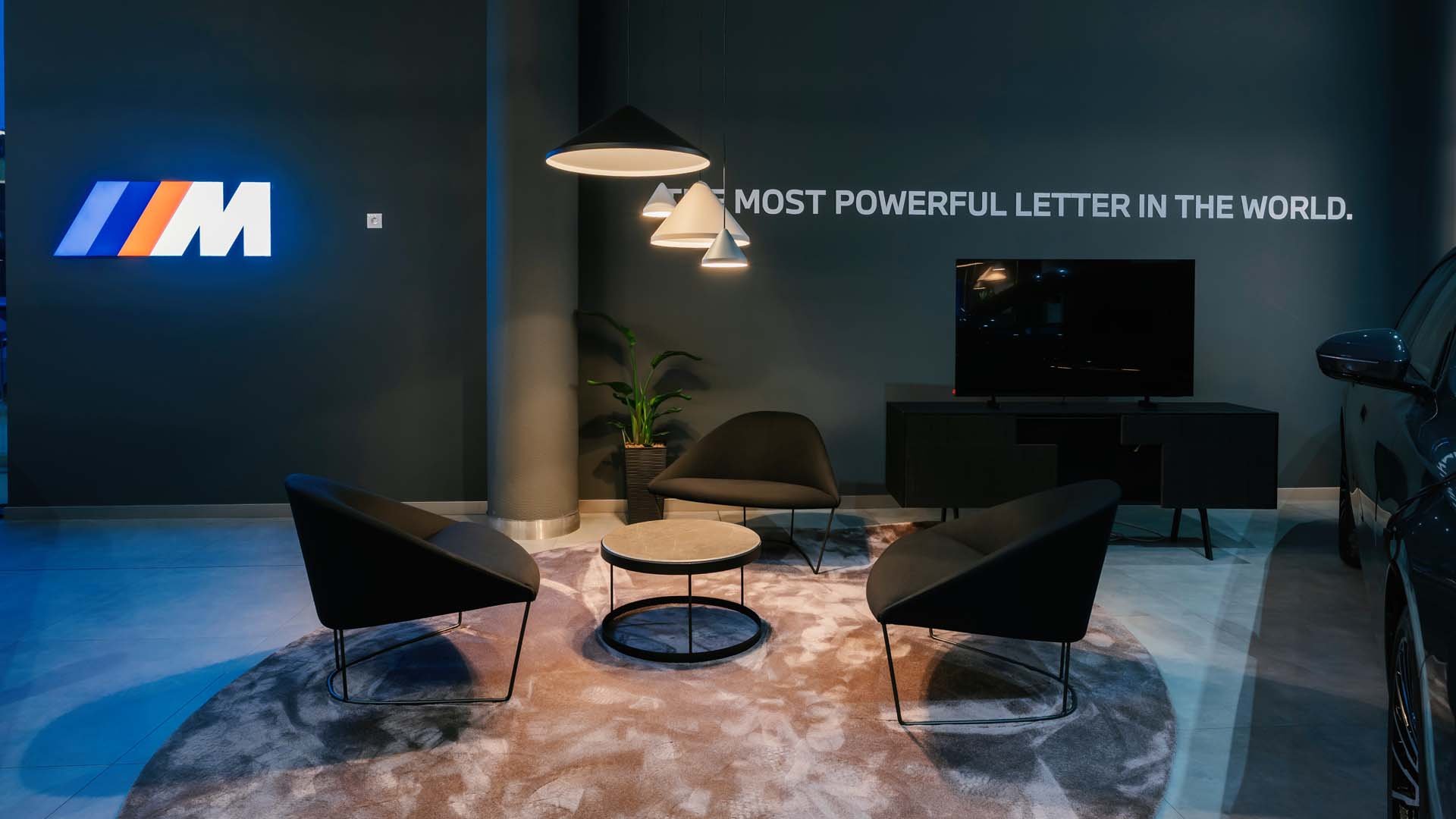 Новият шоурума BMW Retail.NEXT на "Бова Кар" в Бургас