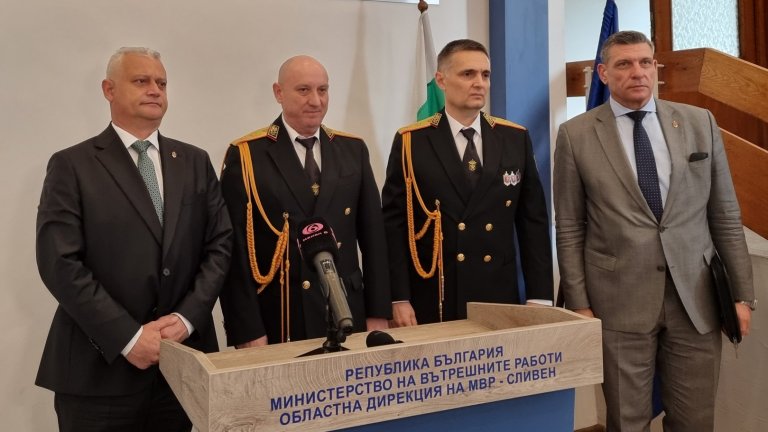 Дечев отчете 45 "изборни" производства, арестуваха купувач със списъци с ЕГН-та и €130 000