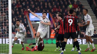 Спорно съдийство лиши Манчестър Юнайтед от победа на Южния бряг