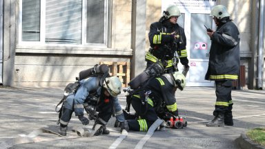 Двама души са пострадали при пожари през изминалото денонощие у нас