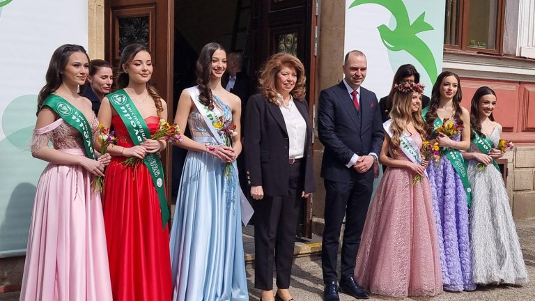 Илияна Йотова в Кюстендил: Няма проблем, който да е нерешим, когато сме единни (снимки)