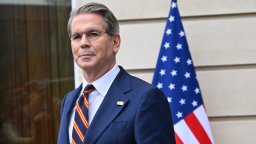 САЩ очакват складовете на Харг да се напълнят и иранските петролни кладенци да бъдат затворени