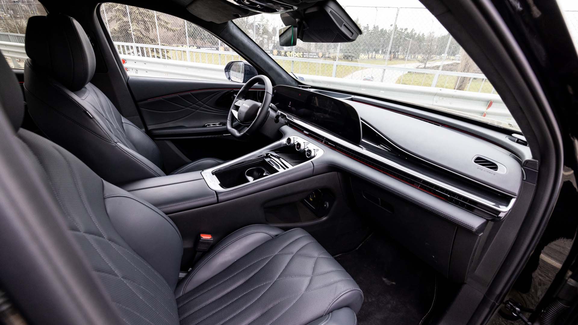 Omoda 9 SHS-P Exclusive