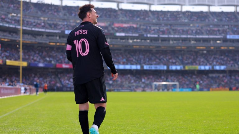 Меси изнесе лекция на култов стадион в Ню Йорк, а темата с участието на Мондиала пак изплува