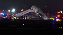 Пуснаха запис от кулата на "Ла Гуардия" секунди преди фаталния сблъсък (видео)