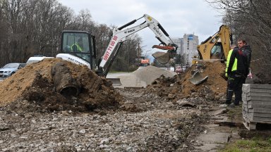 Строят паркинг за 86 коли до руското посолство на бул. "Драган Цанков" (снимки)