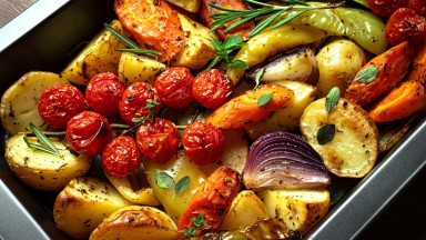 Преобразете запечените зеленчуци с тази ароматна добавка