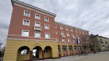 Община Бобов дол с модерна и енергийно ефективна сграда 