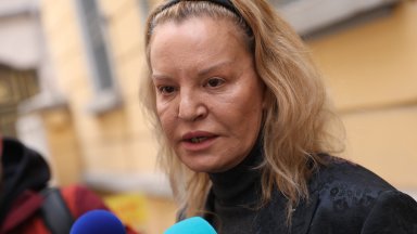 Парламентът ще почака? Отказаха да заличат Стефка Костадинова като председател на БОК