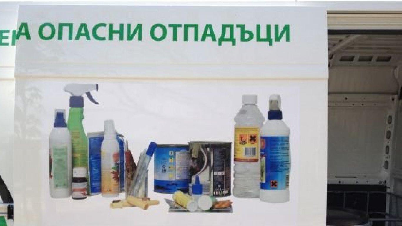 Мобилен пункт за събиране на опасни отпадъци заработи в Каварна