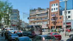 Хиляди българи щурмуват Серес, пазарът излиза с 30% по-евтин