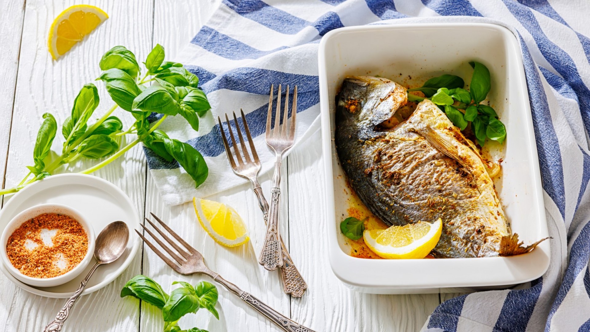 Печена ципура с лимон и копър 