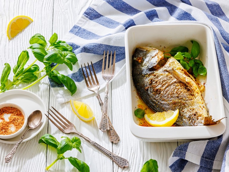 Печена ципура с лимон и копър 