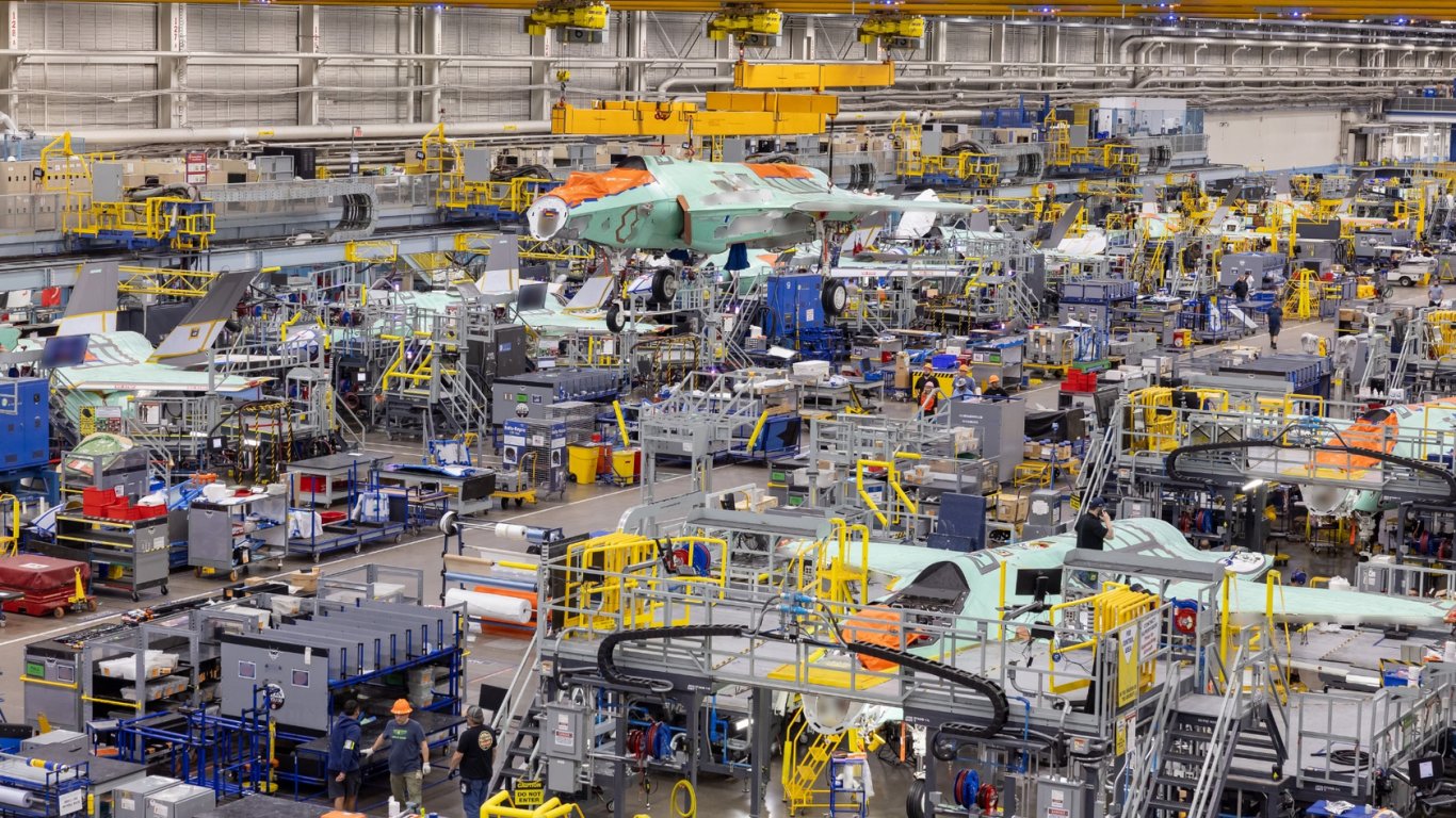 Сглобяват първия F-35 за Луфтвафе (видео и снимки)