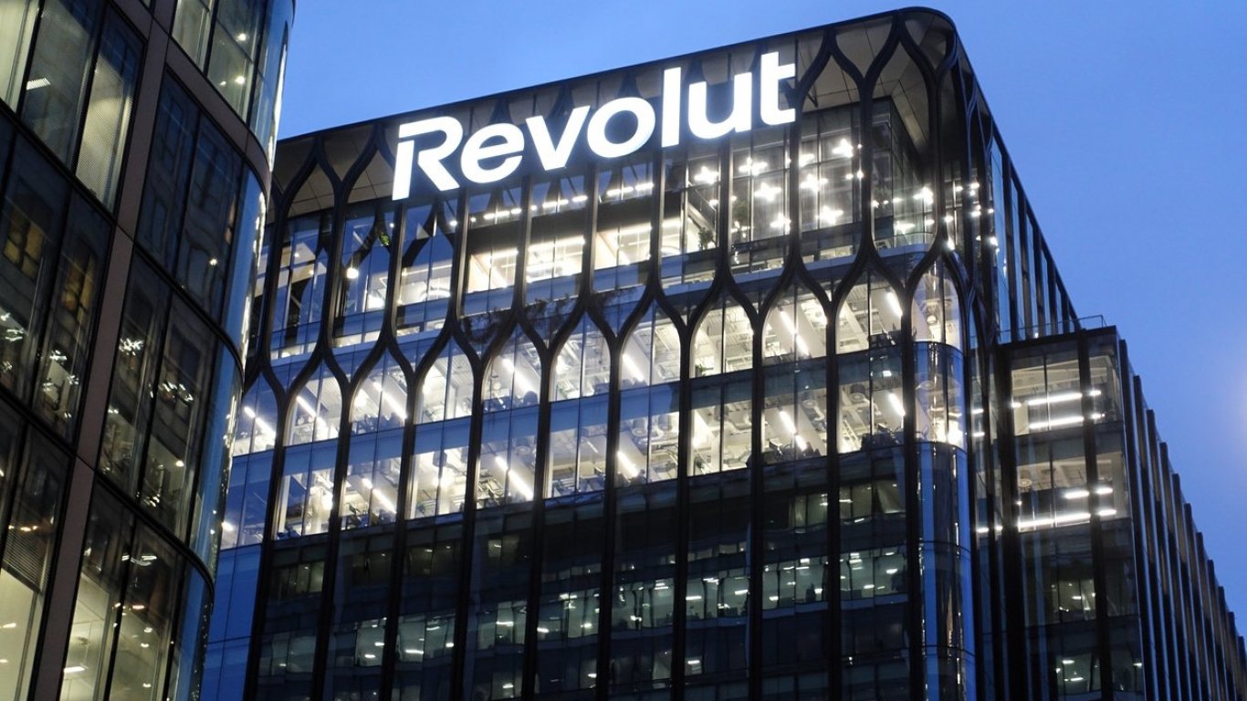Revolut Открива Първи Физически Обект в Барселона